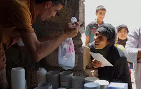 In Sankur village, southern Kirkuk, IDP Garha Mahmoud collects her medication from Elfan, an MSF drugs dispenser.