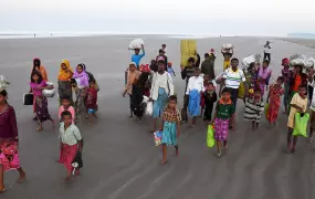 Photo of Rohingya entering Bangladesh from Myanmar