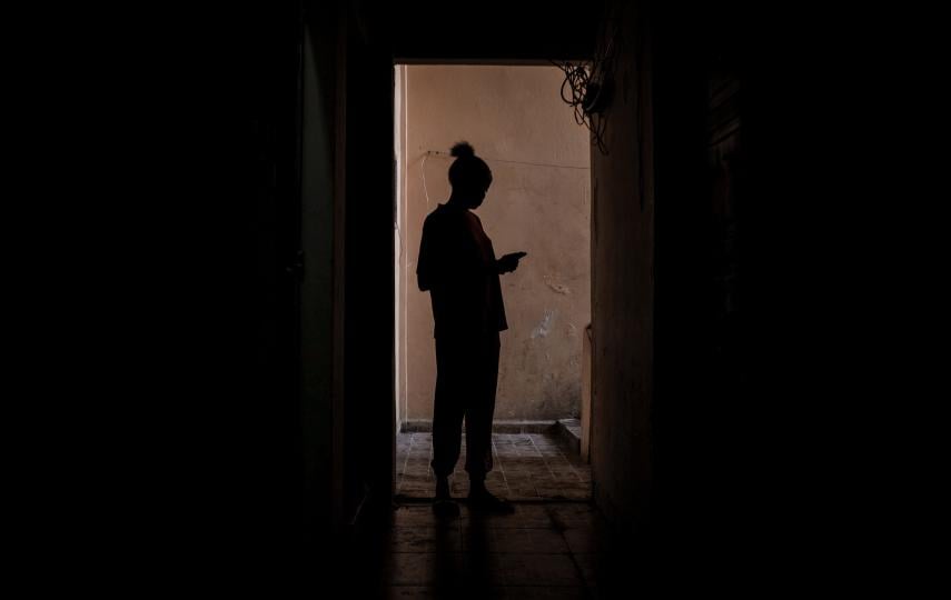 We see the silhouette/shadow of Melissa Wangari in a door threshold. Wangari is a domestic worker from Kenya living in Lebanon.