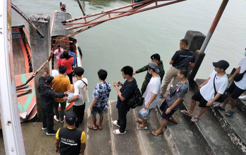 Myanmar nationals who have served sentences for various crimes in Thailand are being deported from Ranong to Kawthaung
