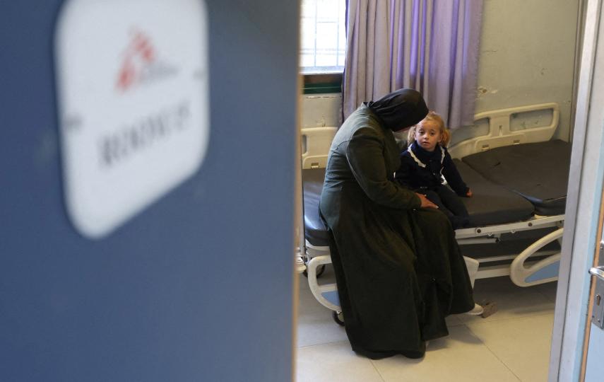A Palestinian girl waits to receive treatment at a clinic run by Médecins Sans Frontières (MSF) in Khan Younis in the southern Gaza Strip, on 31 December 2025.