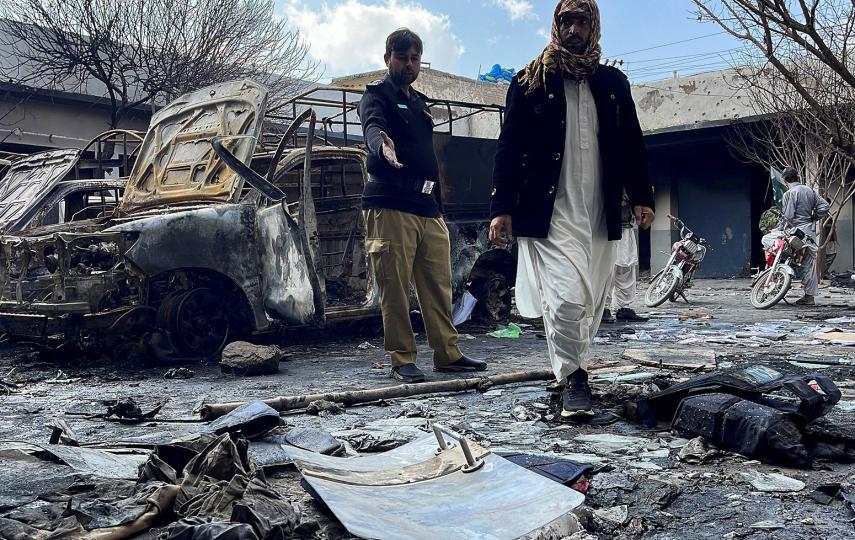  A police officer and a person stand amid damages at a police station, following militant attacks, in Quetta, Pakistan, February 1, 2026. Picture taken with a mobile phone.