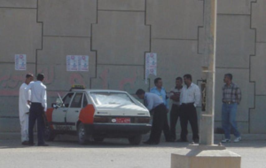 [Iraq] Iraqi police checking taxis in Baghdad, following increased security.