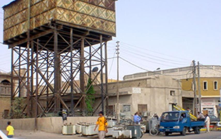 [Iraq] Repairs of electricity lines at a power distribution centre 
in Bbasra.