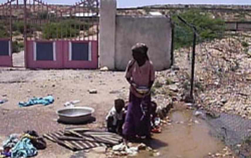 [Somalia] Children playing at a pool of contaminated water in Ayaha valley.