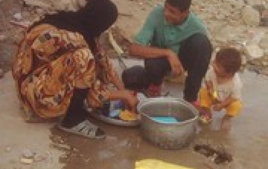 [Iraq] Iraq refugees who have returned home are living in old government buildings.