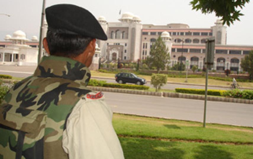 [Paksitan] Security was beefed up in the capital, Islamabad, on Monday in the wake of political violence in Karachi over the weekend which left over 40 dead and over a hundred injured. [Date picture taken: 15/05/2007]