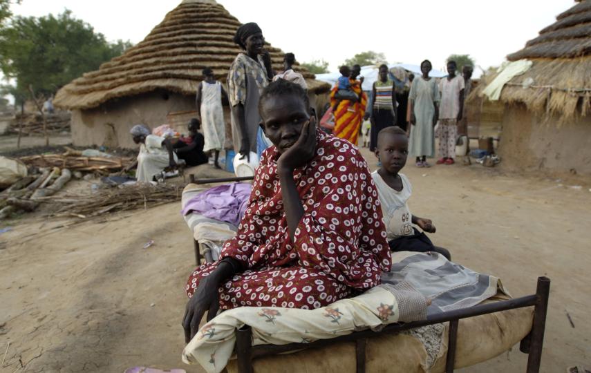 Displaced people fleeing fighting in Abyei, now in Agok. Sudan. May 2008.
Renewed hostilities between the Sudanese army and the Sudan People's Liberation Movement (SPLM) in Abyei are likely to worsen the humanitarian needs in the region and could affect 
