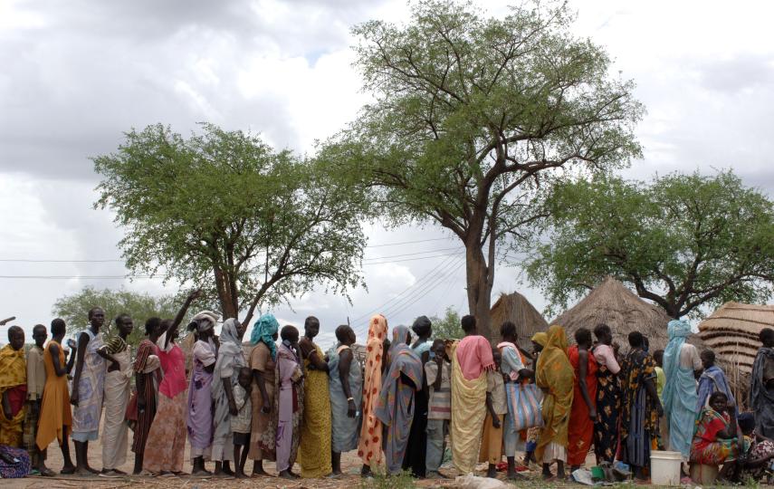 Displaced people fleeing fighting in Abyei, now in Agok. Sudan. May 2008.
Renewed hostilities between the Sudanese army and the Sudan People's Liberation Movement (SPLM) in Abyei are likely to worsen the humanitarian needs in the region and could affect 