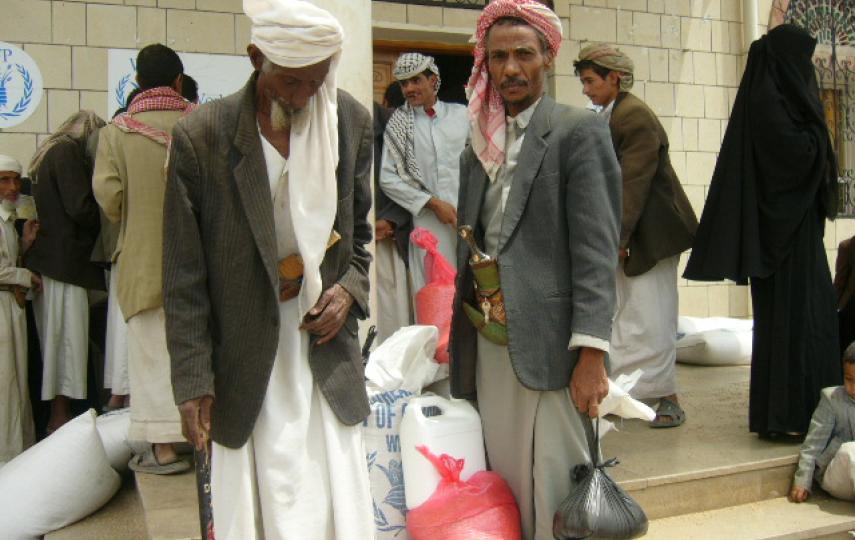 Displaced people in Saada province with food aid from the World Food Programme.