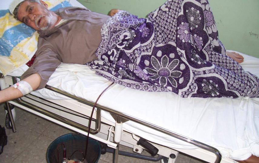 Ismail Ahmed, 66-years old from Shujayah, lies in the cancer unit of As-Shifa, Gaza’s primary hospital. His catheter for urination flows into a wastebasket due to the lack of medical supplies at the hospital