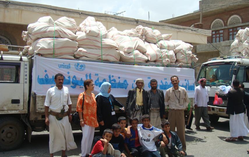 UNICEF trucks essential supplies to IDPs in Haradh camp in Hajja governorate