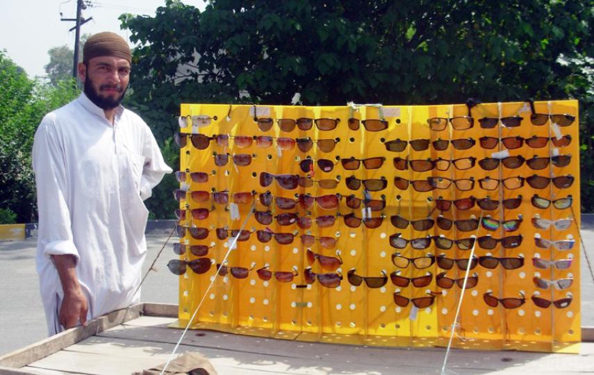 People sometimes resort to buying glasses from roadside sellers