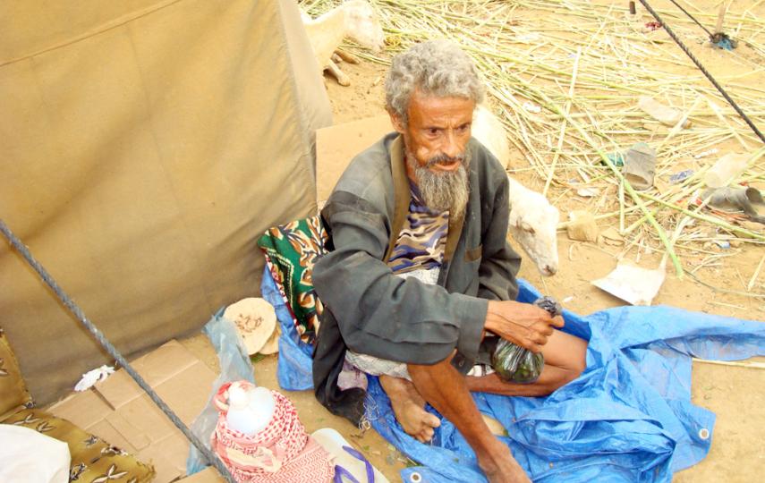 Fighting in Saada Governorate cut Nasser Ridhwan off from his elderly wife in their home. He now lives in al-Mazraq IDP camp