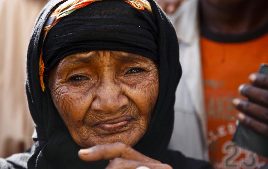 Queuing at the WFP distribution on 14 November, 2009, this elderly lady said she has been sleeping in the open outside Harad since fleeing with her family of 14 following the Saudi offensive near her village on the border