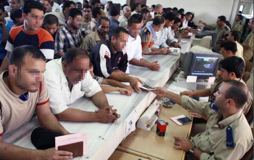 Iraqis crowd Syria's immigration centre