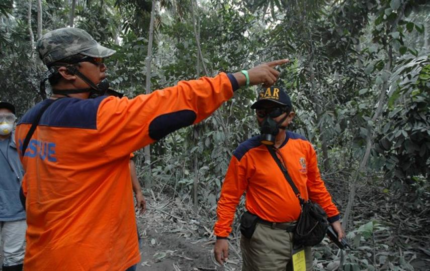 Government search and rescue workers 15km from Mt Merapi