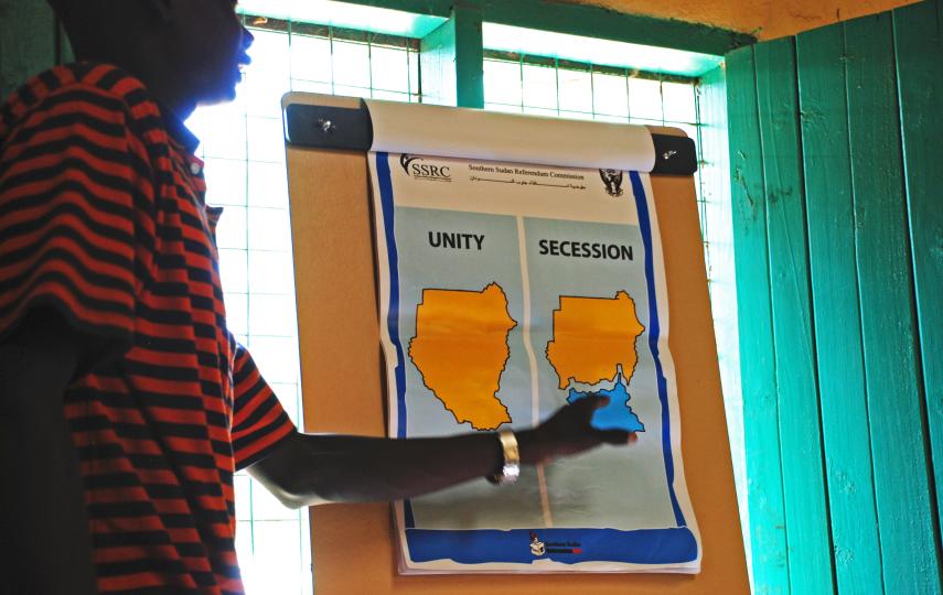 The choice is yours… Joshua* explains the rudiments of Southern Sudan’s referendum to fellow refugees