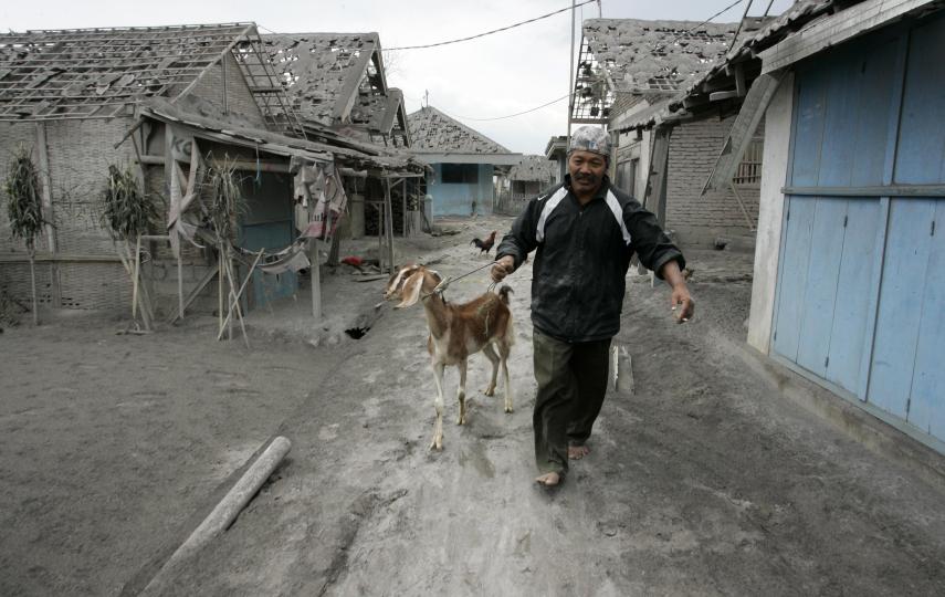 Mount Kelud's eruption in Indonesia displaced thousands and killed at least seven
