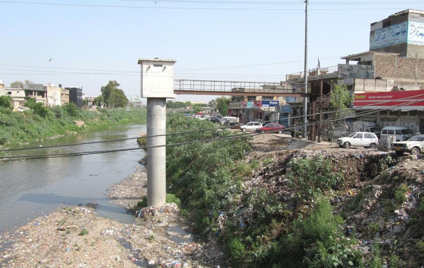 A water level gauge in the Gawalmandi neighborhood, Rawalpindi, along the Lai Nullah