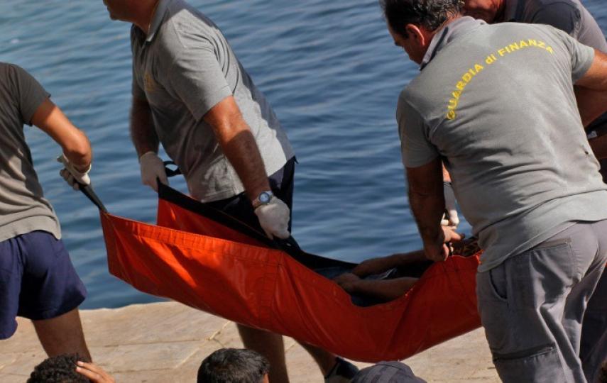 Migrants arriving on the island of Lampedusa in August 2007. (file photo)
