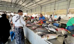 We see a man shopping at a fish market in Yemen’s coastal city of al-Mukalla.