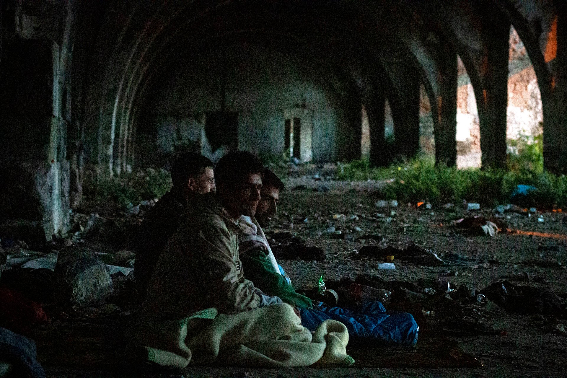 Around 30 refugees and migrants from Pakistan and Afghanistan were sleeping rough in an abandoned building behind Trieste’s train station