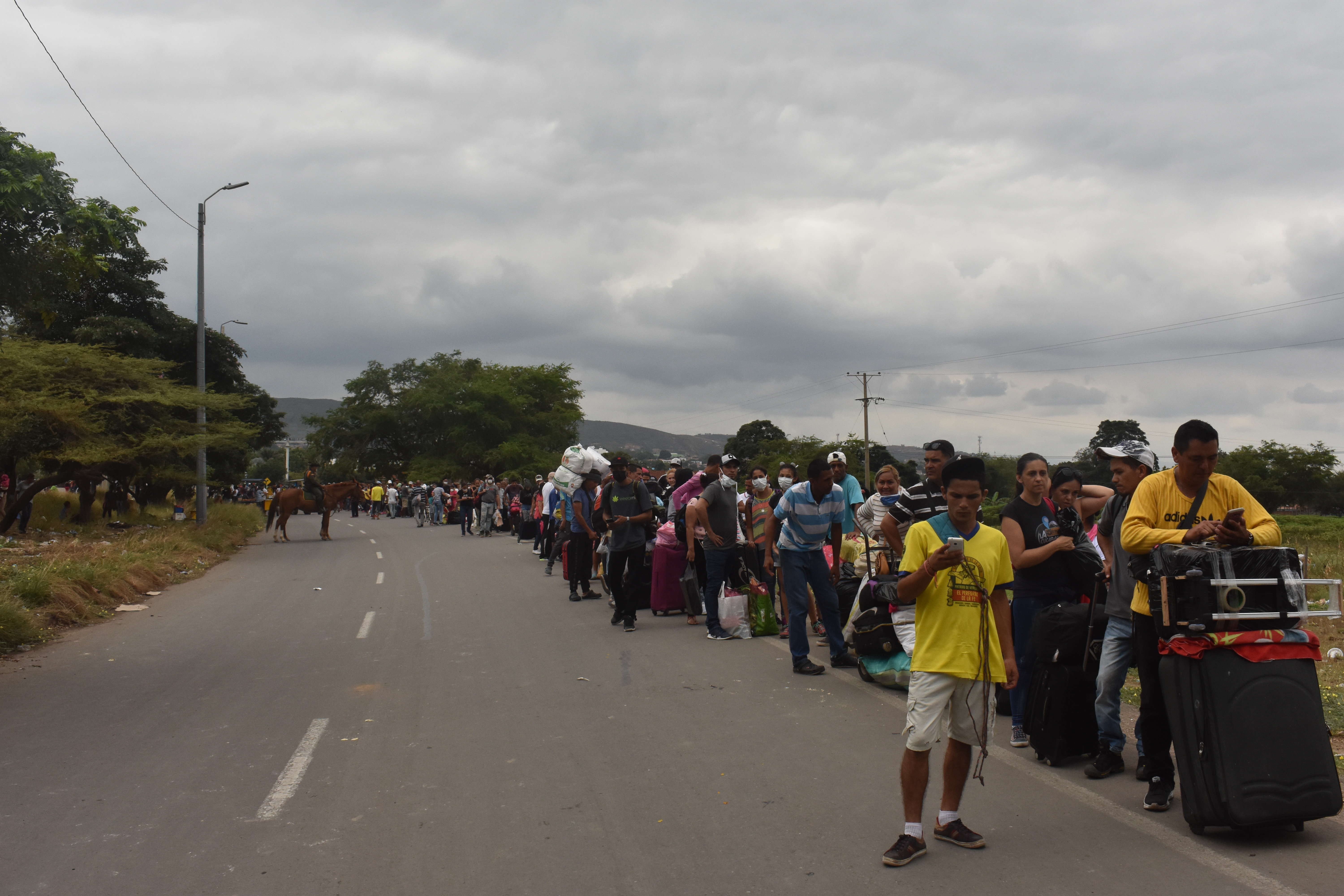 Venezuelans at Colombia-Venezuela border